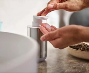 Dávkovač mydla z nehrdzavejúcej ocele v striebornej farbe 300 ml Duo Steel – Joseph Joseph