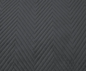 Tmavosivý zamatový prehoz na posteľ so vzorom ARROW VELVET Rozmer: 170 x 210 cm