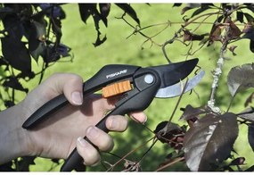 Záhradnícke nožnice Fiskars SingleStep dvojčepeľové P26