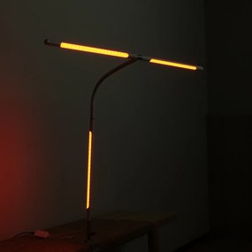 Stolná LED lampa NOX s RGBW efektmi, svorka, diaľkový ovládač