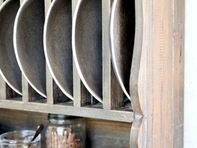Hnedá antik drevená nástenná polička s priehradkami a háčikmi Plate Rack - 80*20*55 cm
