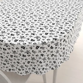 Biante Detský bavlnený oválny obrus Sandra SA-105 Čierne pirátské lebky na bielom 140x200 cm