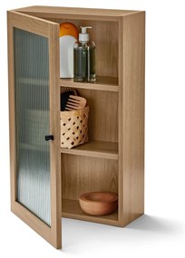 Vstavaná skriňa s dverami z ryhovaného skla