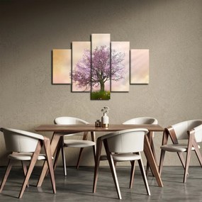 Obraz rozkvitnutého stromu na vrchole kopca (150x105 cm)