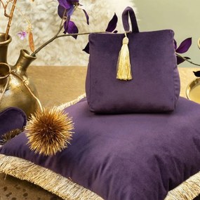 Fialový zamatový vankúš so zlatými strapcami Fringes gold - 45*45*10cm
