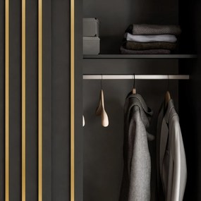 ŠATNÍKOVÁ SKRIŇA S POSUVNÝMI DVERAMI CYNTIA ČIERNA + ZLATÉ LIŠTY 150 cm