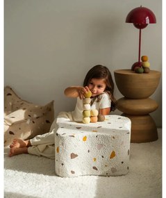 Biely detský puf z textílie buklé/ženilkový Terrazzo Cloud – Wigiwama