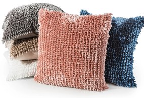 CHLPATÁ DEKORAČNÁ OBLIEČKA NA VANKÚŠ PILAR 45X45 CM KORALOVÁ