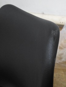 AKCIA Čierna stolička BALI MARK s čiernymi nohami II. akosť