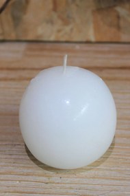 Biela voňavá sviečka v tvare gule 7cm