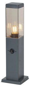 Vonkajšia lampa tmavosivá s dymovým sklom 45 cm IP44 so zásuvkou a snímačom pohybu - Malios