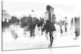 Obraz siluety ľudí vo veľkomeste v čiernobielom prevedení