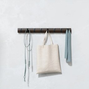 Tmavohnedý nástenný vešiak z topoľového dreva Flip – Umbra