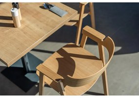 Jedálenská stolička s podrúčkami z dubového dreva v prírodnej farbe Flip – Gazzda