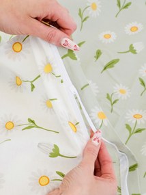 Bavlnená obliečka na vankúš Renforcé 40 × 60 cm - Sedmokrásky sivozelené/biele