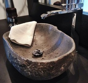 Umývadlo z prírodného riečneho kameňa The lavabo Batu Kali - malé