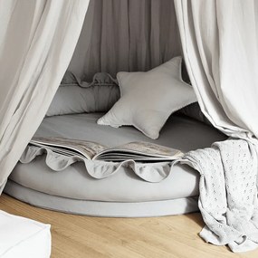 Hniezdo pre deti s volánom šedá