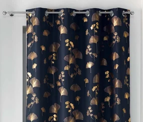 Krásny tmavo modrý luxusný záves so zlatým ginkgo vzorom 140 x 260 cm