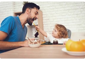 Detská jedálenská stolička Nukido Tilo sivo-čierna