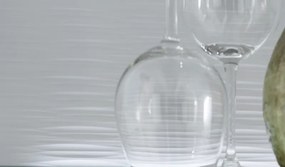 Vysoká vitrína Caracas typ 01, dub/biely lesk, s osvetlením