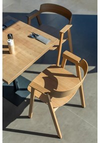 Jedálenská stolička s podrúčkami z dubového dreva v prírodnej farbe Flip – Gazzda