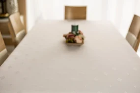Dekorstudio Teflónovy obrus na stôl Diamond - biely Rozmer obrusu (šírka x dĺžka): 140x260cm