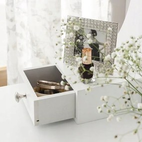 Toaletný stolík s veľkou zásuvkou