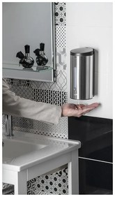 Bezdotykový dávkovač mydla z nehrdzavejúcej ocele v matne striebornej farbe 650 ml – Sapho