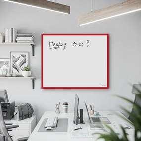 Toptabule.sk  Biela magnetická tabuľa v červenom drevenom ráme 100×150 cm