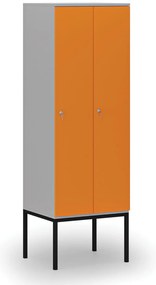 Drevená šatníková skrinka S4 s podnožou, 2 oddiely, 1871 x 600 x 500 mm, demont, cylindrický zámok, sivá/oranžová