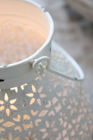 Krémová antik kovová lampáš s krajkovým vzorom Chic Antique – Ø18*16 cm