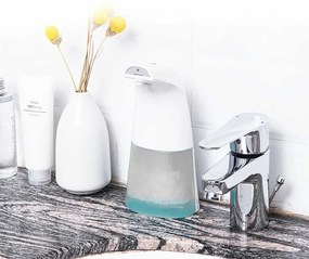 Bezdotykový dávkovač mydla