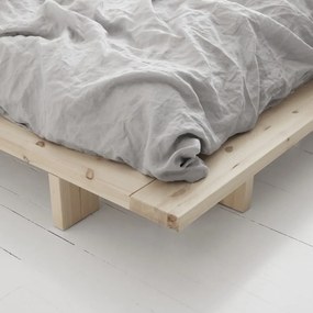 Dvojlôžková posteľ z borovicového dreva s roštom 180x200 cm Japan – Karup Design