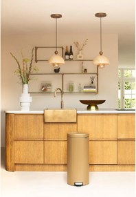 Nášľapný oceľový odpadkový kôš v mosadznej farbe 30 l NewIcon – Brabantia