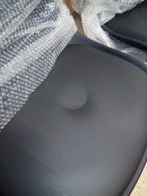 AKCIA Čierna barová stolička HOGA z eko kože II. akosť