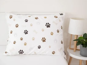 Bavlnená obliečka na vankúš Renforcé 70 × 90 cm – Labky biele