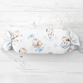 Biante Detský vankúš valec bonbon Sandra SA-443 Modré žirafy na bielom 15x40 cm