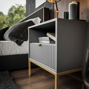 NOČNÝ STOLÍK VIGGO ŠEDÝ + ZLATÝ PODSTAVEC