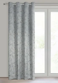 ZATEMŇOVACÍ ZÁVES NA KRÚŽKOCH KORNELIA 140X250 CM STRIEBORNÁ