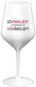 LOVÍNKUJEM A POTOM NA TO HOVÍNKUJEM - biely nerozbitný pohár na víno 470 ml