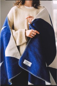 Modrá/krémovobiela deka 150x200 cm Tul – noo.ma