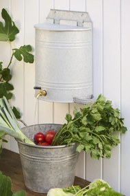 Ib Laursen Nástenná nádrž na vodu s kohútikom a mydelničkou Rustic 10,5 l