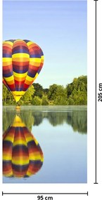 Fototapeta na dvere - Teplovzdušný balón na jazere (95x205cm)