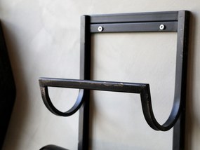 Chic Antique Nástenný stojan na víno Black