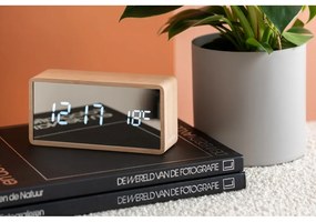 LED budík v striebornej farbe a dekore svetlého dreva Karlsson Mirror