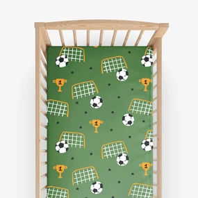 Goldea bavlnená napínacia plachta do detské postieľky - futbalový svet 60 x 120 cm
