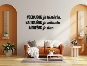 drevko Motivačný citát Včerajšok je história, zajtrajšok je záhada Rozmer obrazu: 27 x 60,5 cm, Farba dekorácie: Čierna