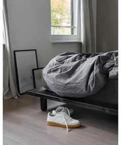 Čierna dvojlôžková posteľ z borovicového dreva s roštom 140x200 cm Peek – Karup Design