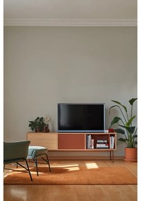 Tehlovočervená TV komoda v dubovom dekore Teulat Yoko