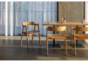 Jedálenská stolička s podrúčkami z dubového dreva v prírodnej farbe Flip – Gazzda